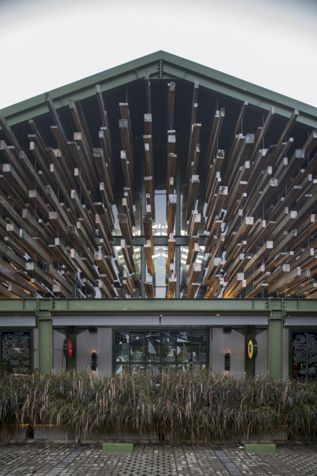 BIM建筑|条条木椽，仿佛从暗黑中涌来：植进天然的漂浮餐厅