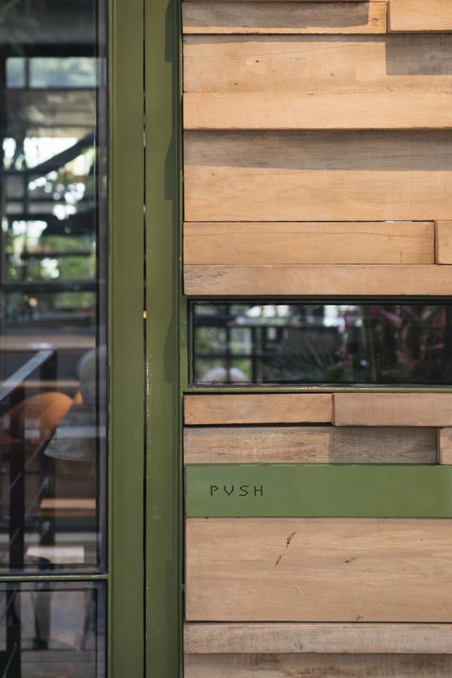 BIM建筑|条条木椽，仿佛从暗黑中涌来：植进天然的漂浮餐厅