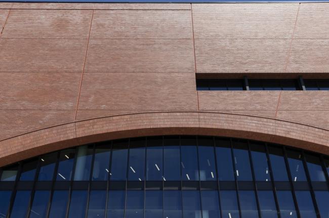 BIM建筑|巨型拱门“支持”下的红砖建筑：悉尼铁路运营中间