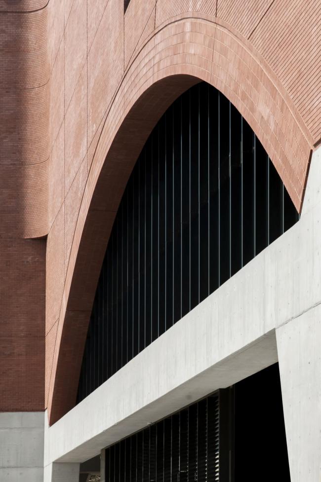 BIM建筑|巨型拱门“支持”下的红砖建筑：悉尼铁路运营中间