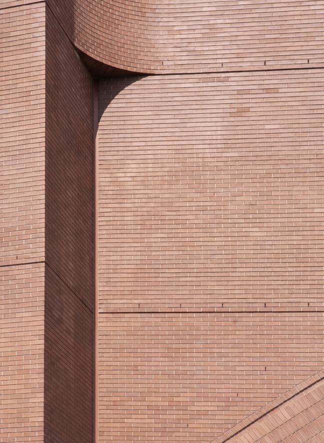 BIM建筑|巨型拱门“支持”下的红砖建筑：悉尼铁路运营中间