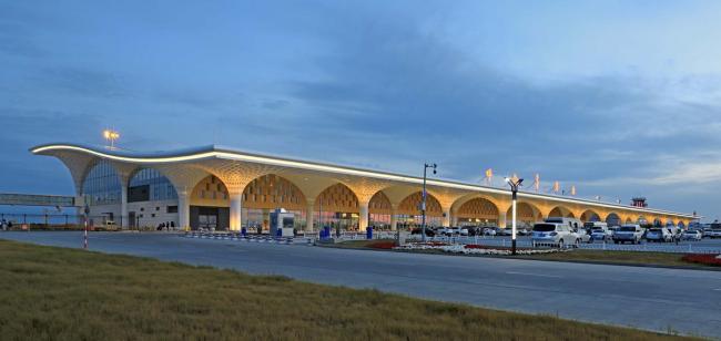 BIM建筑|金色白桦林涌起的连绵的海浪：呼伦贝尔海拉尔机场扩建工程 / 中国建筑设计院一合建筑设计研讨中间U10