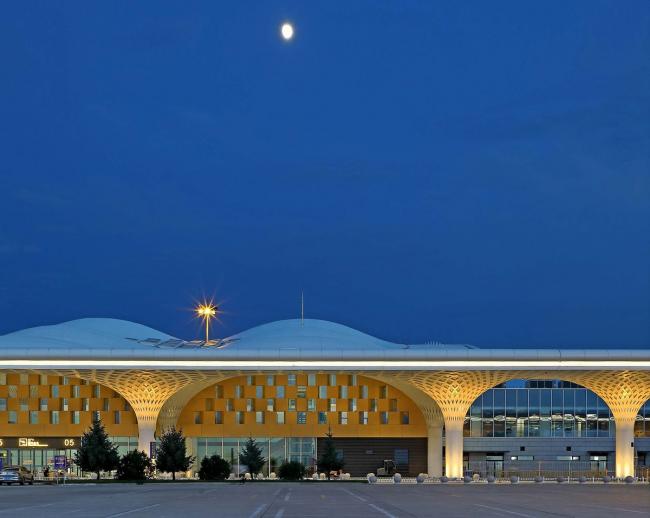 BIM建筑|金色白桦林涌起的连绵的海浪：呼伦贝尔海拉尔机场扩建工程 / 中国建筑设计院一合建筑设计研讨中间U10