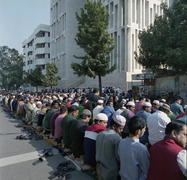 BIM建筑|垂直镂空，立体组成：达卡白色清真寺