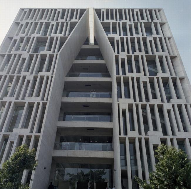 BIM建筑|垂直镂空，立体组成：达卡白色清真寺