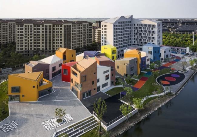 BIM建筑|老集市的味道，儿时记忆里的颜色：上海临港新城社区贸易中间 / 上海中房建筑设计