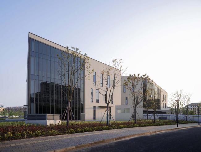 BIM建筑|老集市的味道，儿时记忆里的颜色：上海临港新城社区贸易中间 / 上海中房建筑设计