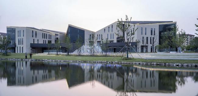 BIM建筑|老集市的味道，儿时记忆里的颜色：上海临港新城社区贸易中间 / 上海中房建筑设计