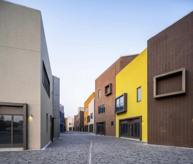 BIM建筑|老集市的味道，儿时记忆里的颜色：上海临港新城社区贸易中间 / 上海中房建筑设计