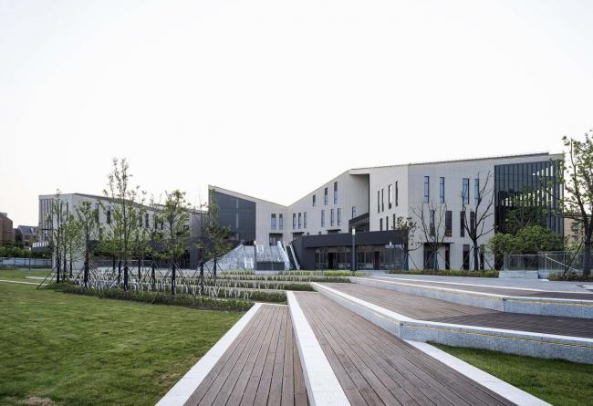 BIM建筑|老集市的味道，儿时记忆里的颜色：上海临港新城社区贸易中间 / 上海中房建筑设计