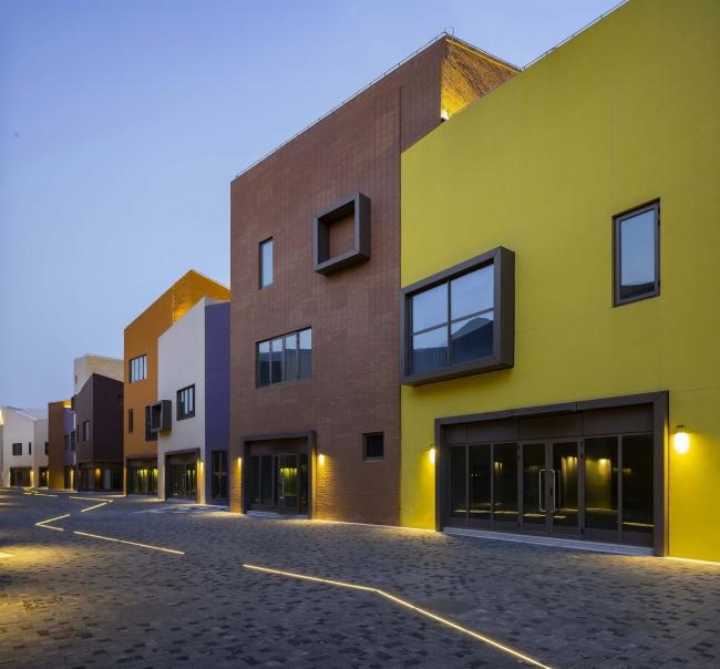 BIM建筑|老集市的味道，儿时记忆里的颜色：上海临港新城社区贸易中间 / 上海中房建筑设计