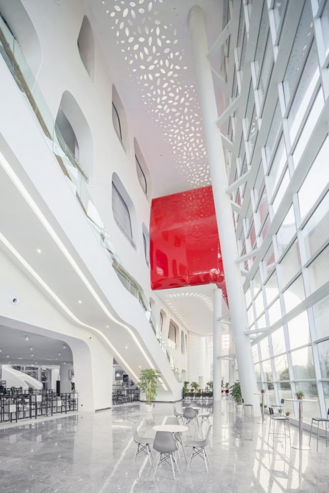 BIM建筑|宛若晶莹剔透的灯笼花瓣包裹花蕊：重庆房地产职业学院藏书楼 / 湃昂国际建筑设计参谋