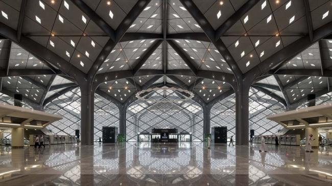 BIM建筑|雄伟钢柱支持树状构造：哈拉曼高铁站 / 福斯特合股人建筑事务所