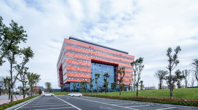 BIM建筑|沃野平原上的一盏“年夜红灯笼”：成都年夜学新藏书楼 / 中国建筑西南设计研讨院