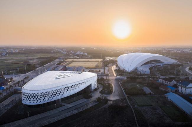 BIM建筑|天高海阔，如同年夜海上翻腾的白色巨浪：如东体育中间 / 同济年夜学建筑设计研讨院