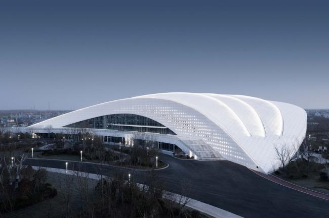 BIM建筑|天高海阔，如同年夜海上翻腾的白色巨浪：如东体育中间 / 同济年夜学建筑设计研讨院