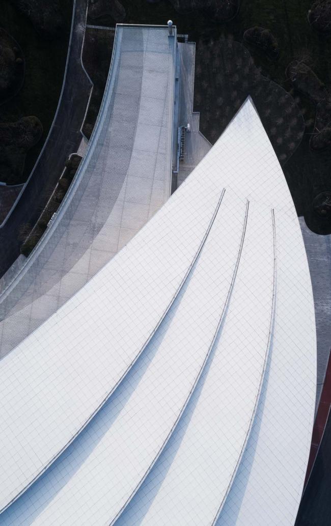 BIM建筑|天高海阔，如同年夜海上翻腾的白色巨浪：如东体育中间 / 同济年夜学建筑设计研讨院