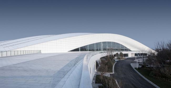 BIM建筑|天高海阔，如同年夜海上翻腾的白色巨浪：如东体育中间 / 同济年夜学建筑设计研讨院