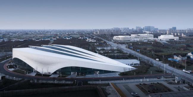 BIM建筑|天高海阔，如同年夜海上翻腾的白色巨浪：如东体育中间 / 同济年夜学建筑设计研讨院