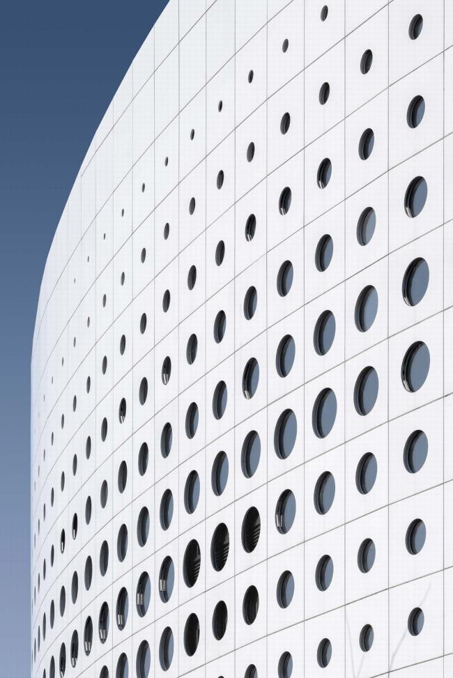 BIM建筑|天高海阔，如同年夜海上翻腾的白色巨浪：如东体育中间 / 同济年夜学建筑设计研讨院