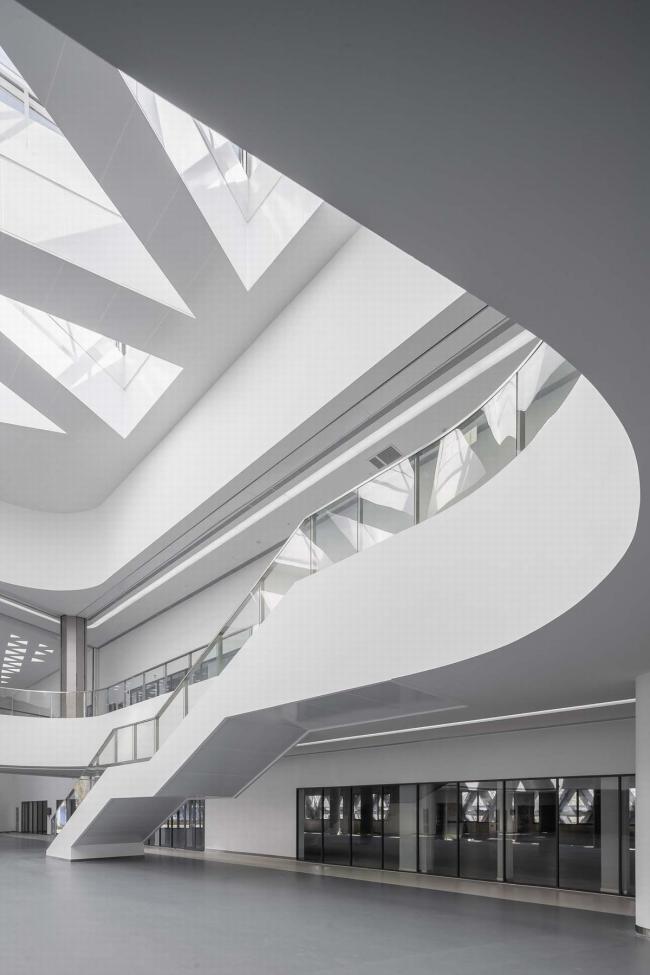 BIM建筑|天高海阔，如同年夜海上翻腾的白色巨浪：如东体育中间 / 同济年夜学建筑设计研讨院