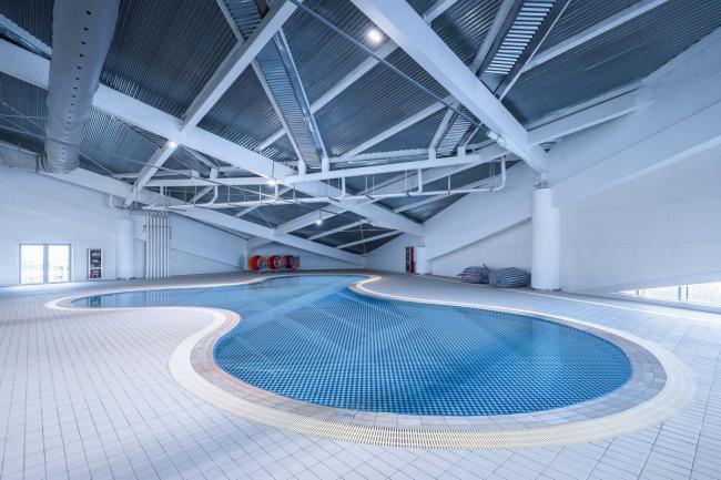 BIM建筑|天高海阔，如同年夜海上翻腾的白色巨浪：如东体育中间 / 同济年夜学建筑设计研讨院