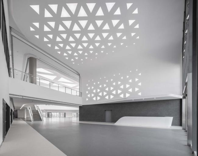 BIM建筑|天高海阔，如同年夜海上翻腾的白色巨浪：如东体育中间 / 同济年夜学建筑设计研讨院