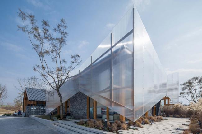 BIM建筑|麓湖水城上的风帆： 旅客中间 / HC+2 Studio