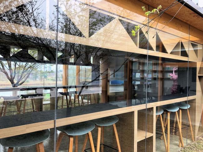 BIM建筑|麓湖水城上的风帆： 旅客中间 / HC+2 Studio