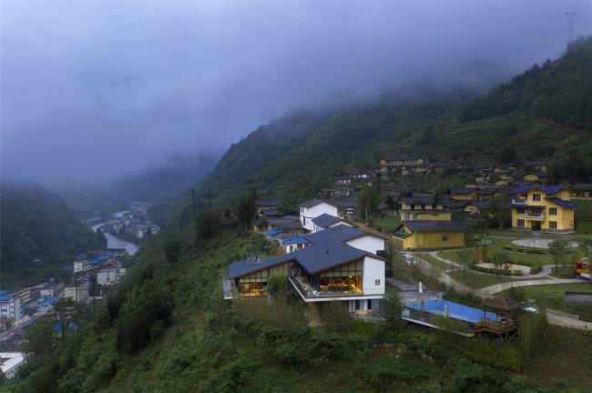 BIM建筑|邻接峡谷，融进聚落：黑竹沟禅驿精品酒店招待中间 / 研筑舍建筑设计