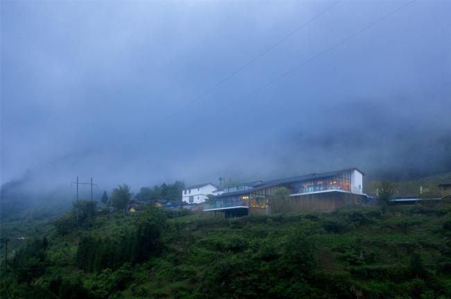 BIM建筑|邻接峡谷，融进聚落：黑竹沟禅驿精品酒店招待中间 / 研筑舍建筑设计