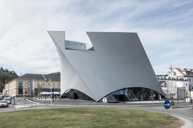 BIM建筑|风中芭蕾，奥地利州立美术馆 / Marte.Marte Architects