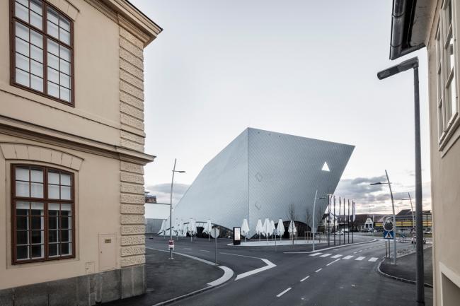 BIM建筑|风中芭蕾，奥地利州立美术馆 / Marte.Marte Architects