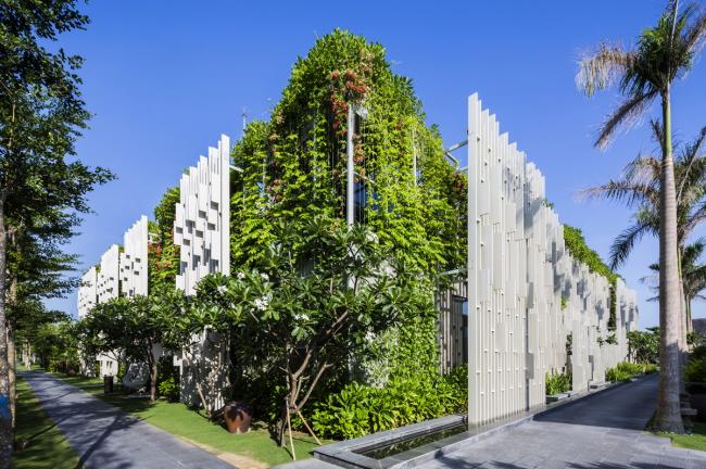 BIM建筑|千寻丛林瀑布倾注而下的光影空间：Naman 温泉会所 / MIA Design Studio