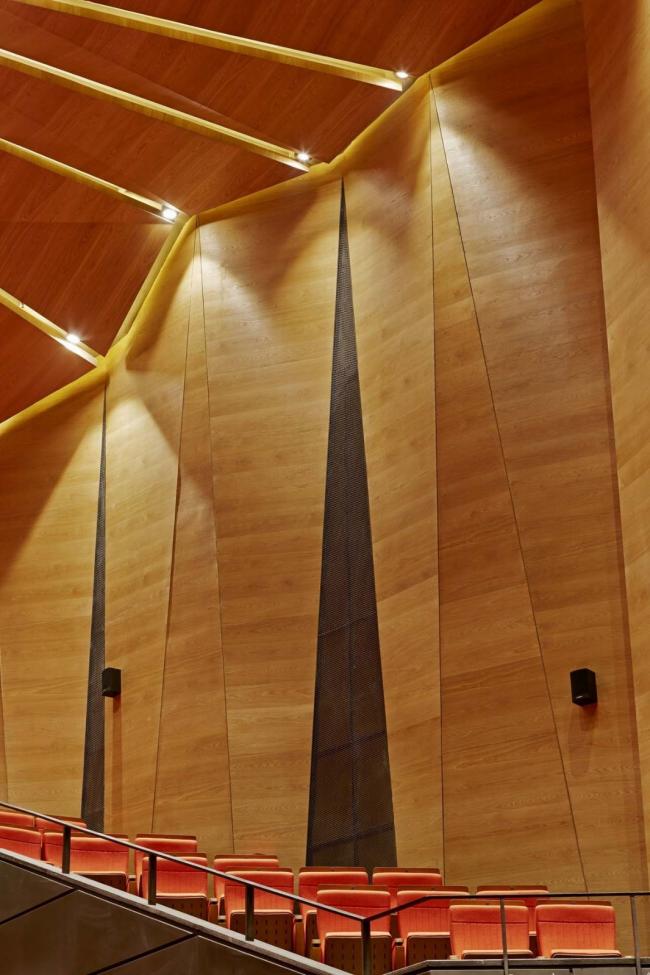 BIM建筑|现代轻透与传统厚重融合的美感：上海虹桥艺术中间 / BAU