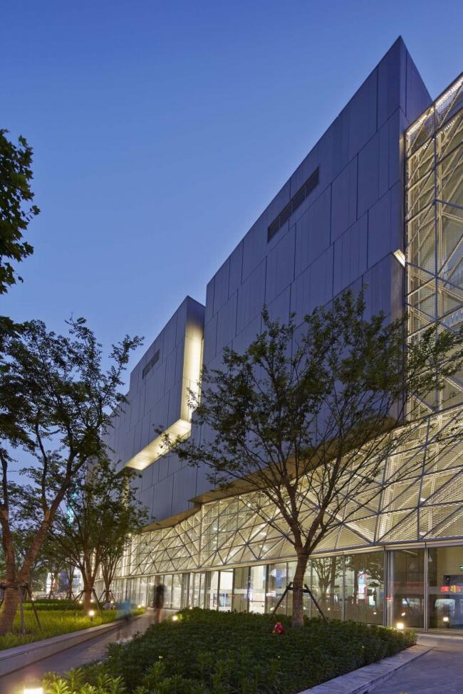 BIM建筑|现代轻透与传统厚重融合的美感：上海虹桥艺术中间 / BAU