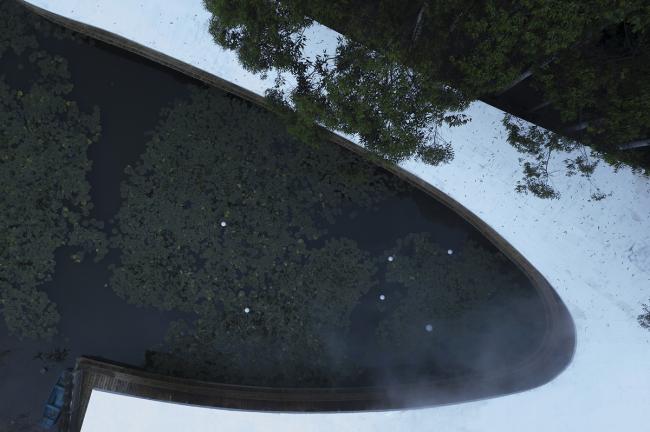 BIM建筑|云雾氤氲，丝带超脱：云镜 · 花圃暖锅餐厅 / 慕达建筑