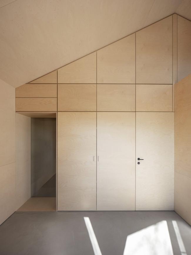 BIM建筑|巴雷特师长教师的家，“戏精版”空间设计 / Daniel Zamarbide