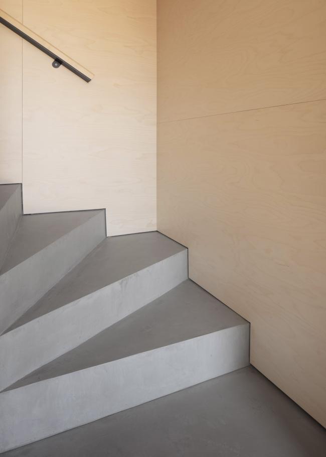 BIM建筑|巴雷特师长教师的家，“戏精版”空间设计 / Daniel Zamarbide