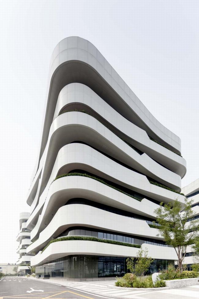 BIM建筑|宛若柔柔翻腾的海浪：天筠产业办公组团 / 第一实践建筑设计