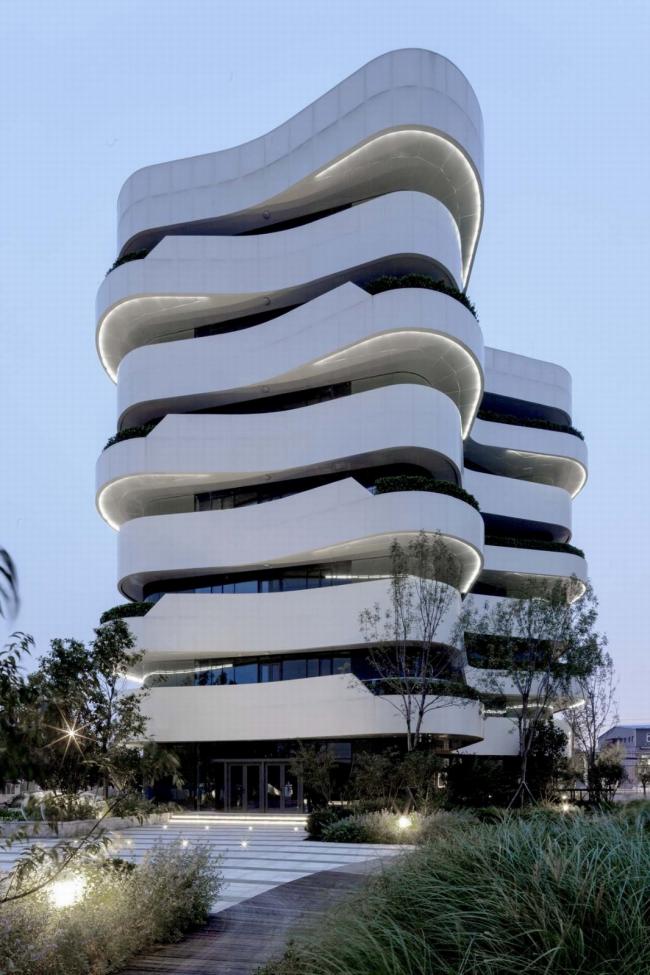 BIM建筑|宛若柔柔翻腾的海浪：天筠产业办公组团 / 第一实践建筑设计