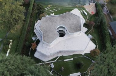 BIM建筑|湖边绽开的白色花瓣：意年夜利滨湖度假屋 / Design Haus Liberty-BIM建筑网