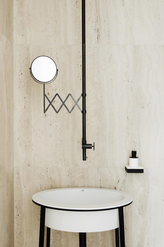 BIM建筑|湖边绽开的白色花瓣：意年夜利滨湖度假屋 / Design Haus Liberty