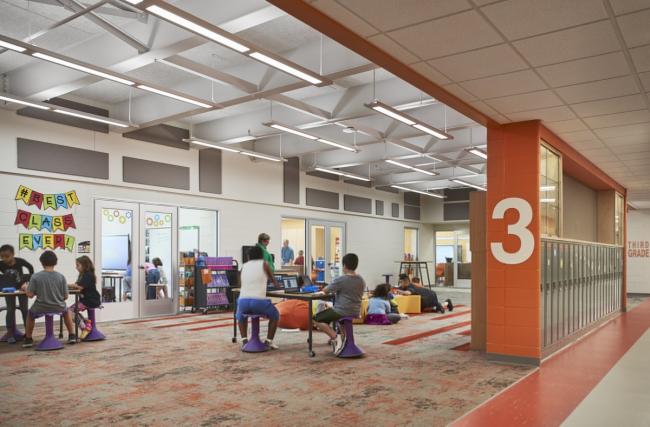 BIM建筑|开放互动，融进几何元素：罗克福德公立小学 / CannonDesign