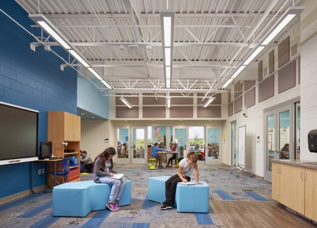 BIM建筑|开放互动，融进几何元素：罗克福德公立小学 / CannonDesign