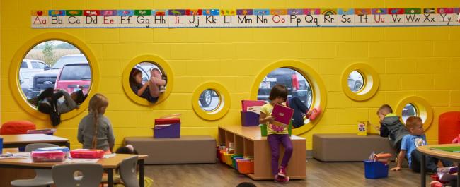 BIM建筑|开放互动，融进几何元素：罗克福德公立小学 / CannonDesign