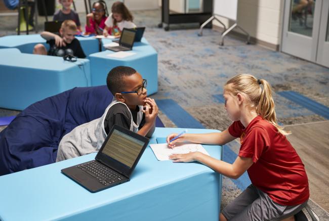 BIM建筑|开放互动，融进几何元素：罗克福德公立小学 / CannonDesign