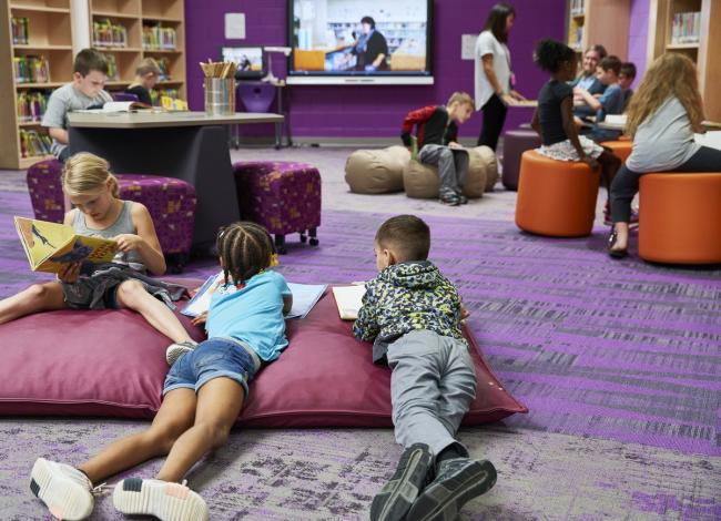 BIM建筑|开放互动，融进几何元素：罗克福德公立小学 / CannonDesign