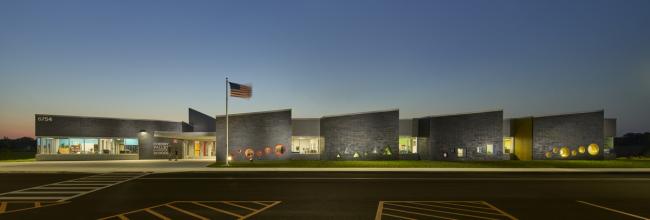 BIM建筑|开放互动，融进几何元素：罗克福德公立小学 / CannonDesign