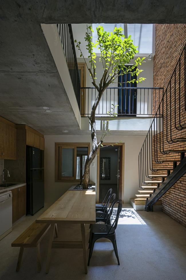 BIM建筑|空间嵌套，会呼吸的热带室第 / IZ Architects